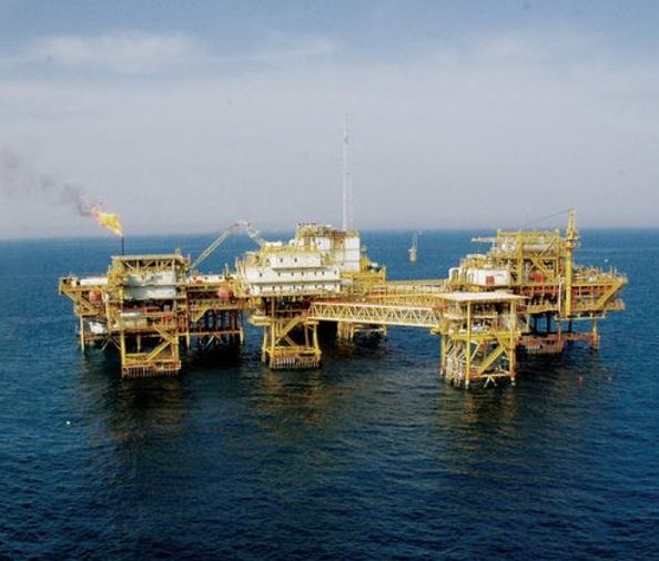 الحوثي يعلن مقترح لحل منصف وعادل بين الدول المتنازعة على حقل الدرة الغازي بين كلا