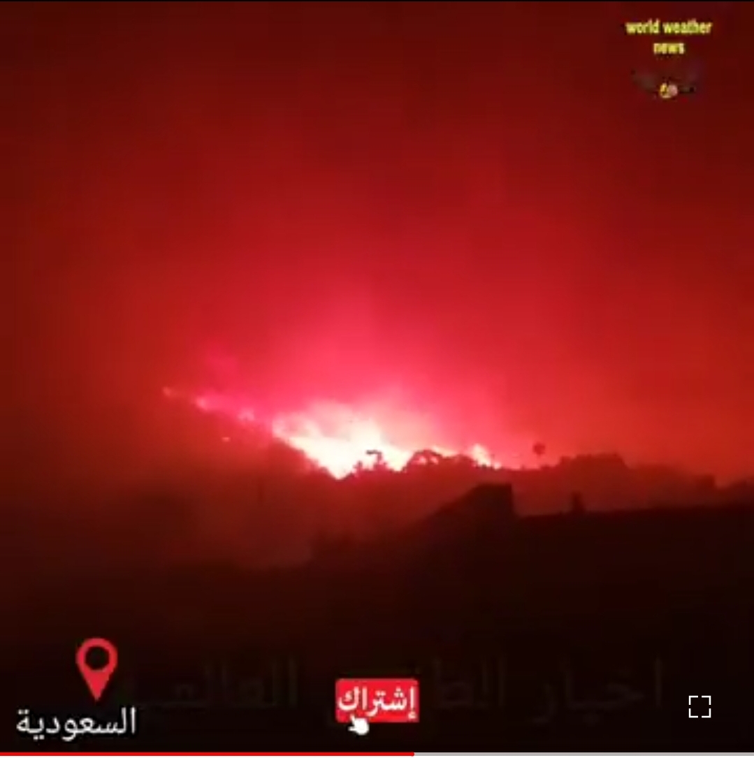 عاجل.. شاهد بالفيديو إندلاع حرائق كبيرة بمنطقة الباحة في القصيم بالسعودية وإغلاق الحركة في هذه المناطق لبضع ساعات والسبب؟