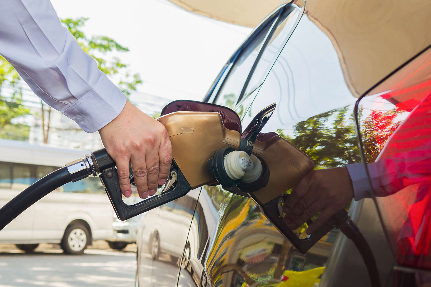لاتقوم بتعبئة خزان الوقود الخاص بسيارتك حتى آخره لهذا السبب؟