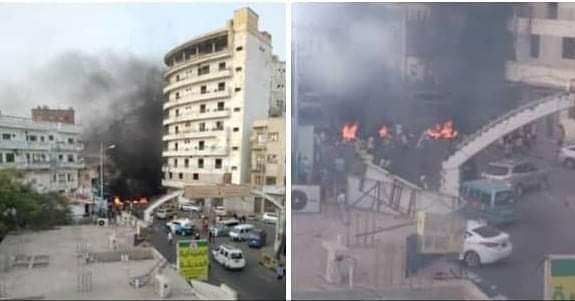 احتجاجات غاضبة جراء إنهيار العملة المحلية وارتفاع أسعار المواد الغذائية في عدن .. صور