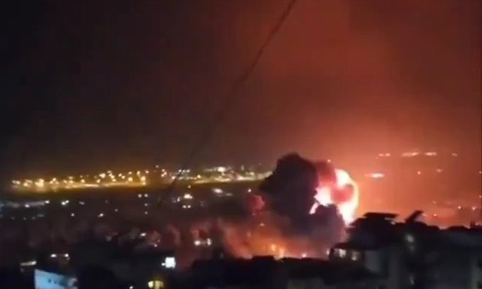 عاجل .. طيران تحالف العدوان الامريكي السعودي الاماراتي يستهدف العاصمة صنعاء بغارات عنيفه وسط تحليق مكثف