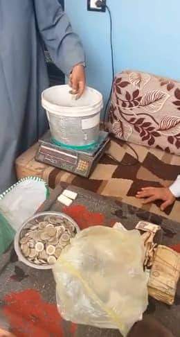 العثور على مليون جنيه في منزل متسولة يشعل مواقع التواصل الاجتماعي .. صور + تفاصيل