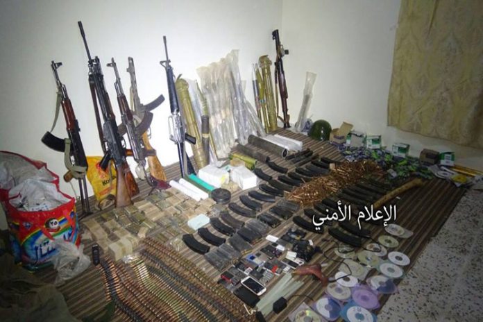 الأجهزة الأمنية تلقي القبض على أخطر خلية تعمل لصالح العدوان وهذا ما كان بحوزتها 
