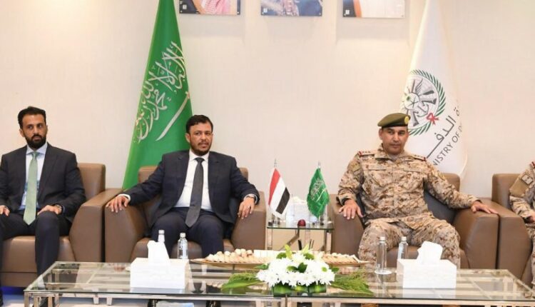 بعد مقتل الضباط السعوديين بحضرموت مجلس العليمي يستجدي السعوديين ويقوم بتكليف أحد أعضائه بغية إحتواء الموقف وطمأنة الجانب السعودي