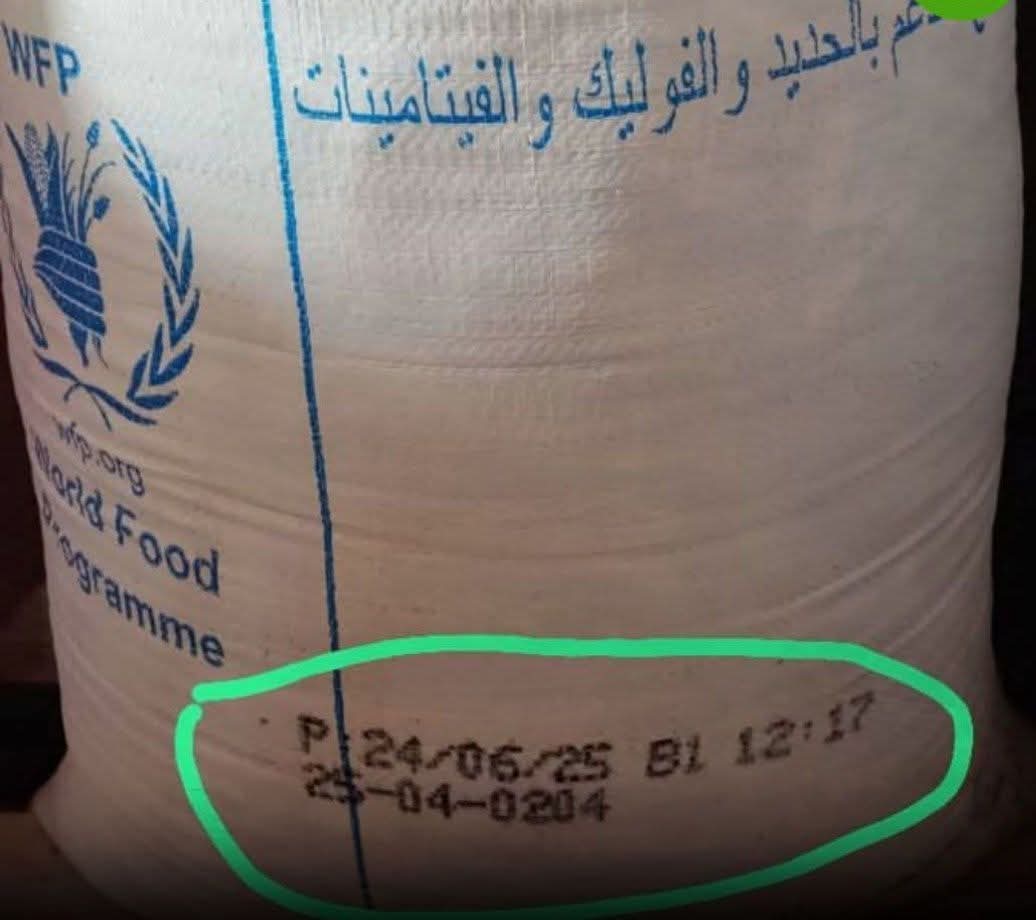 منظمة كير توزع دقيق منتهي الصلاحية في أبين وسط تجاهل من السلطة المحلية