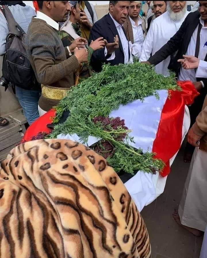 تشييع جثمان الشهيدة الإعلامية رشا الحرازي مع جنينها في مقبرة عصر بصنعاء .. صور محزنه