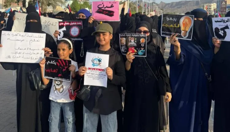 بالصور...ثورة عارمة ضد الحكومة بالعاصمة وفي لمح البصر تمتد شرارتها الى محافظات يمنية أخرى ورئيس حكومة صنعاء يوجه طلبا