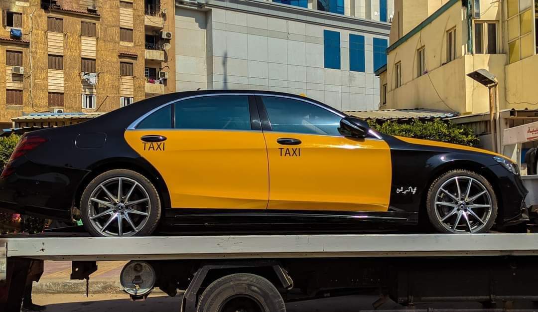 شاهد بالصورة مواطن يحول سيارتة نوع مرسيدس موديل 2019 لتاكسي ويكشف العيب في صناعة هذا الموديل ومن جهة معتمده ومحايده