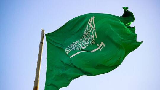 عاجل: شجار عنيف بين أعضاء مجلس الرئاسة القيادي المعلن من الرياض والسعودية تفض أجتماع اليوم .. وما مصير العلم اليمني بعد الشجار ؟؟