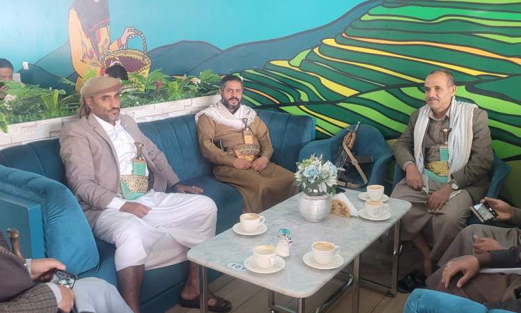 بالصورة...صنعاء تستقبل القائد العسكري الأحمر بعد إنشقاقه من صفوف العدوان وعودته لصف الوطن
