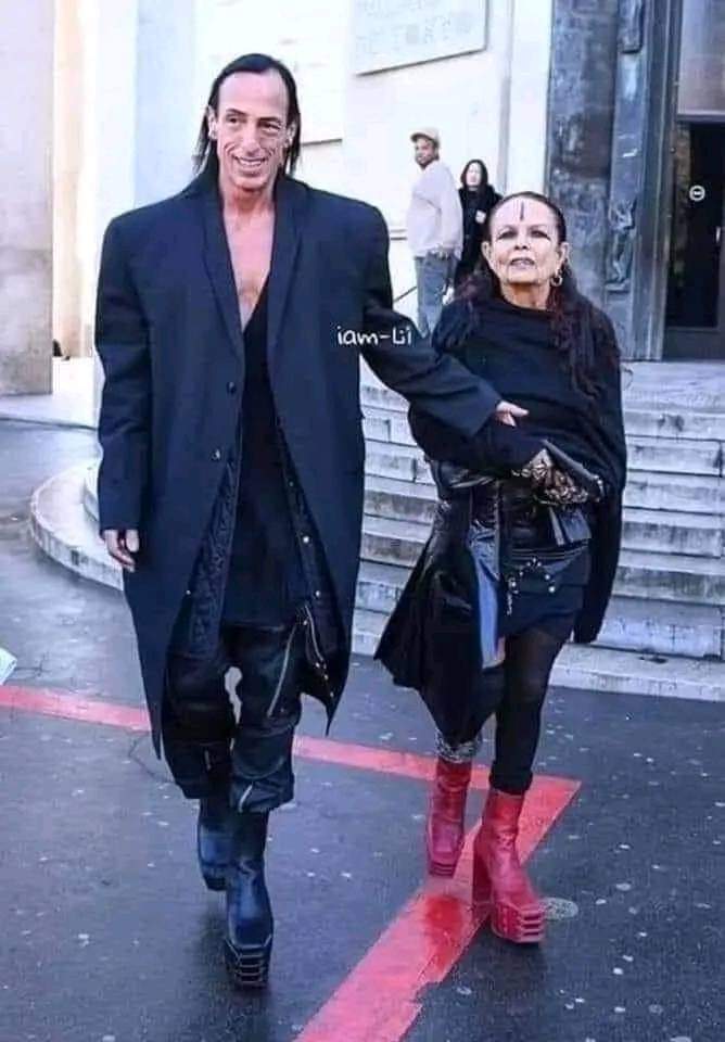 ميشيل لافي الماســــــــــــــــــــونية ( تعرف على مخترعه ومصممه البنطلونات 