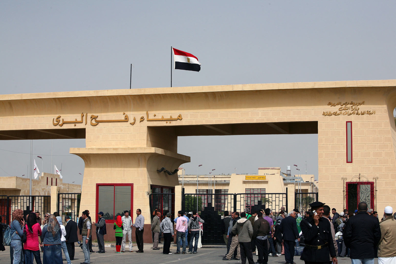 المتحدث بإسم الجيش الإسرائيلي أفخاي اذرعي يؤكد على احتلال قواته لهذه المنطقة المصرية ويتحدى الجيش المصري بقوله بأن اسرائيل هي من تقرر هذا الأمر وليست مصر