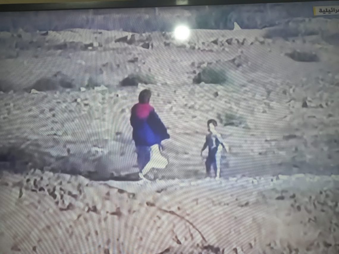 بالصورة..كتائب القسام الجناح العسكري لحركة حماس تقوم بإطلاق سراح أحد الأسرى الإسرائيليين بعد التحفظ عليه منذ ايام ولهذا السبب