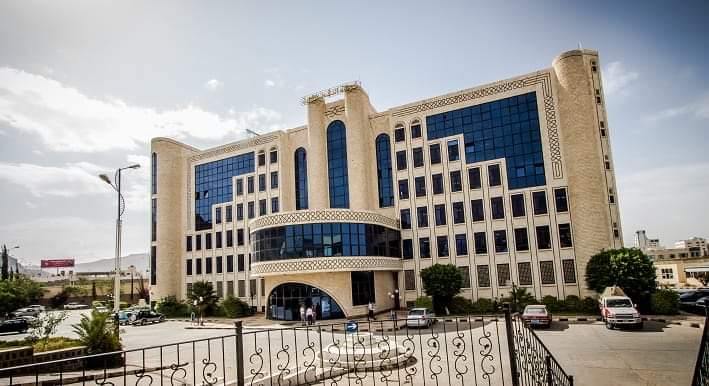 تصريح هام للمدير التنفيذي لشركة النفط حول حل أزمة الوقود الخانقه وتوفيرها لجميع المناطق اليمنيه  ...