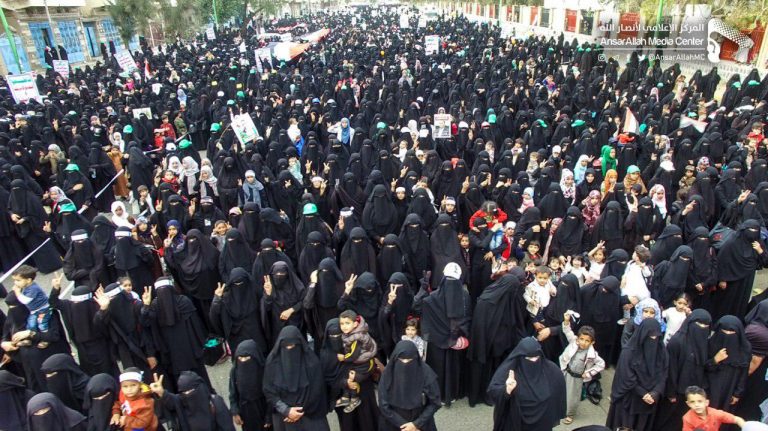 كشر في صنعاء .. ثورة عارمة وغضب شعبي واحتجاجات واسعه تجتاح شوارع العاصمة صنعاء 