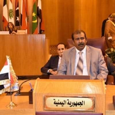 مصر : اعتقال مسؤول في “حكومة العليمي” عقب ضرب زوجته بالساطور