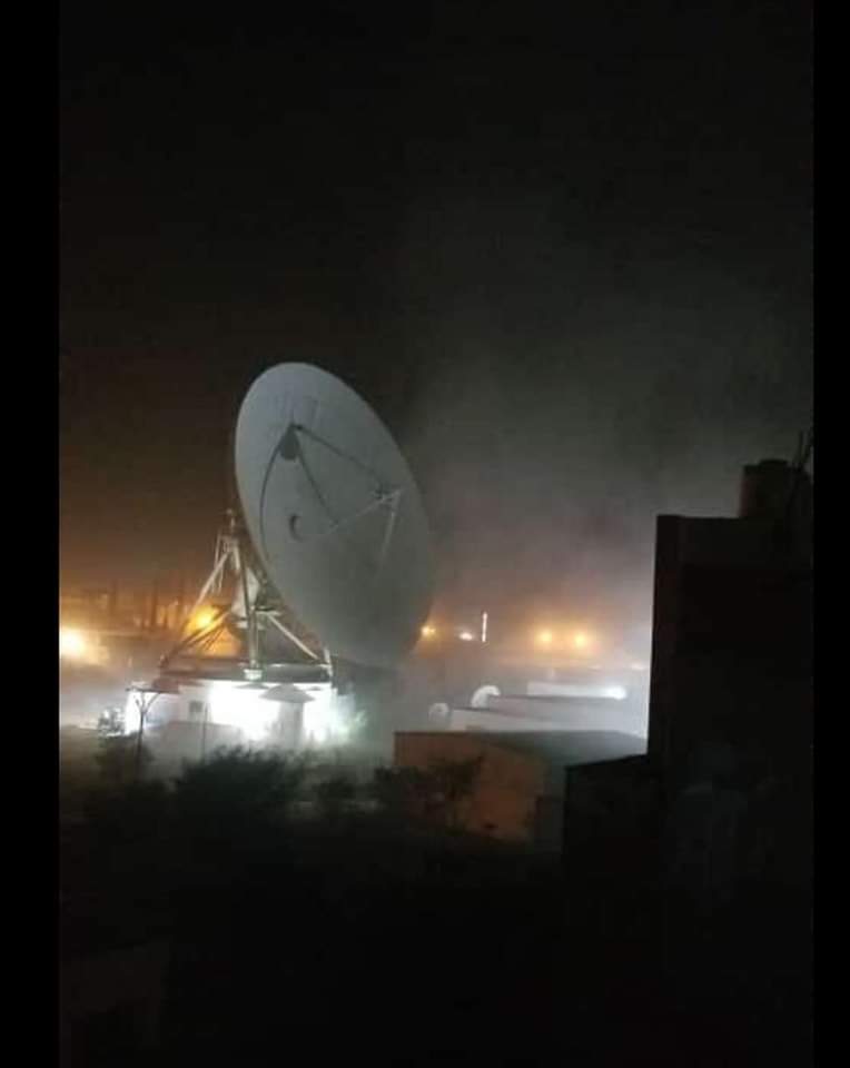 عاجل : طيران العدوان السعودي الاماراتي يستهدف وزارة الاتصالات  بالعاصمه و صنعاء ترد على الفور  .. صور