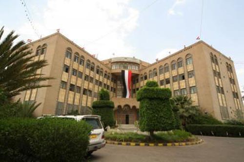 وزارة التجارة والصناعة تحذر المواطنين من شراء هذه البضائع وتدعوهم للتعاون مع الجهات المختصة.