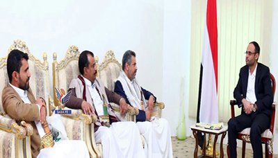 الرئيس المشاط يلتقي محافظ والجوف ويناقش معه اوضاع وإحتياجات المحافظة من المشاريع الخدمية