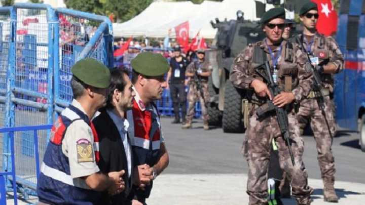 دوله تركياء تأمر باعتقال 223 عسكريا للاشتباه في صلتهم بمحاولة الانقلاب