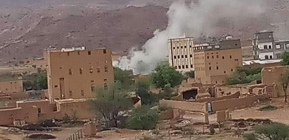 شاهد بالصور .. صاعقة رعدية ضربت منزلا في منطقة ريمة  ادت لاشتعال النيران في المنزل واحتراقه بالكامل ..