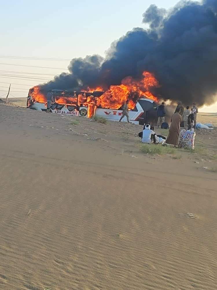 بالصور .. أحتراق باص نقل جماعي في الخط الدولي مأرب صافر: لا حول ولا قوة إلا بالله