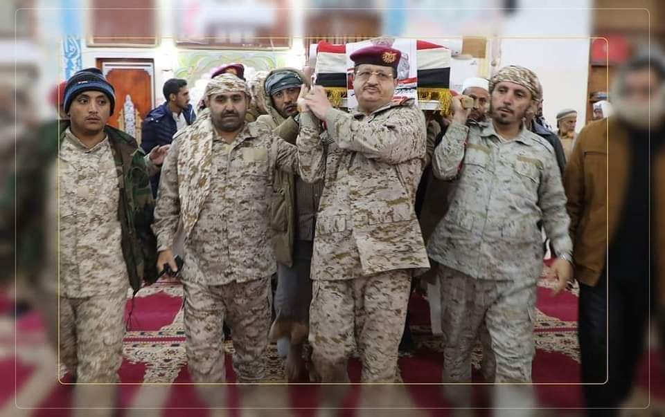 ورد الآن بالصور .. حكومة هادي تنعي رسميا قيادي كبير في وزارة الدفاع وتكشف عن مصير صغير بن عزيز في انفجار المنطقه العسكريه الثالثه ...