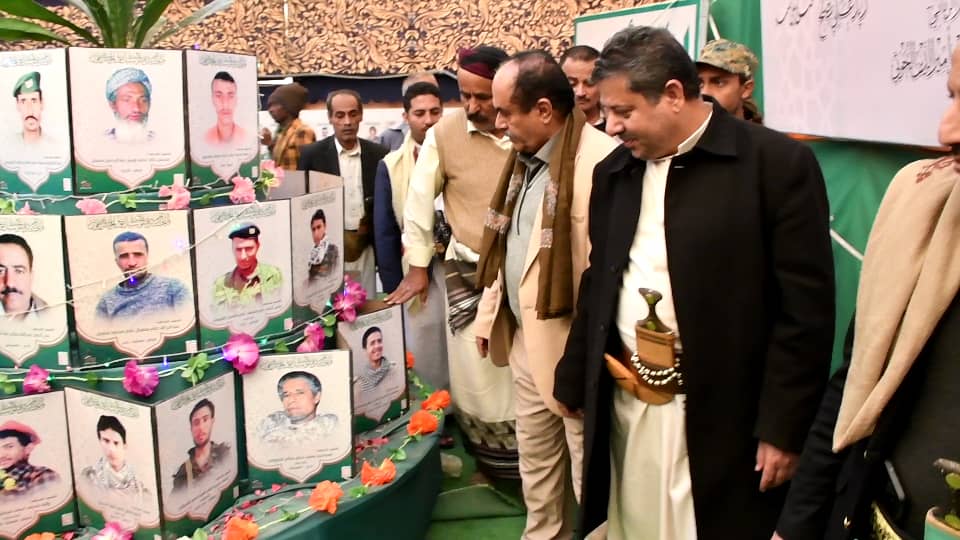 العزي واللواء العولقي وقيادات السلطة المحلية والمكتب التنفيذي بشبوة يزورون معرض صور الشهداء من أبناء المحافظات الجنوبية