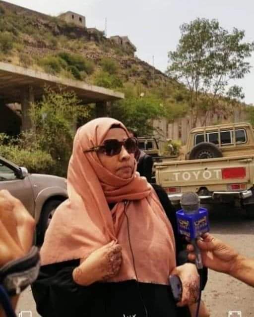 بلقيس العبدلي تشارك في تدشين فتح طريق الستين ـ الخمسين المؤدي إلى مدينة تعز وتوجه رسالة لأبناء المحافظة ...