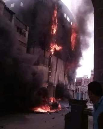شاهد بالصور .. احراق منزل قائد عسكري كبير وسط العاصمه ومصادر تكشف عن هوية الجناة ( اسماء)