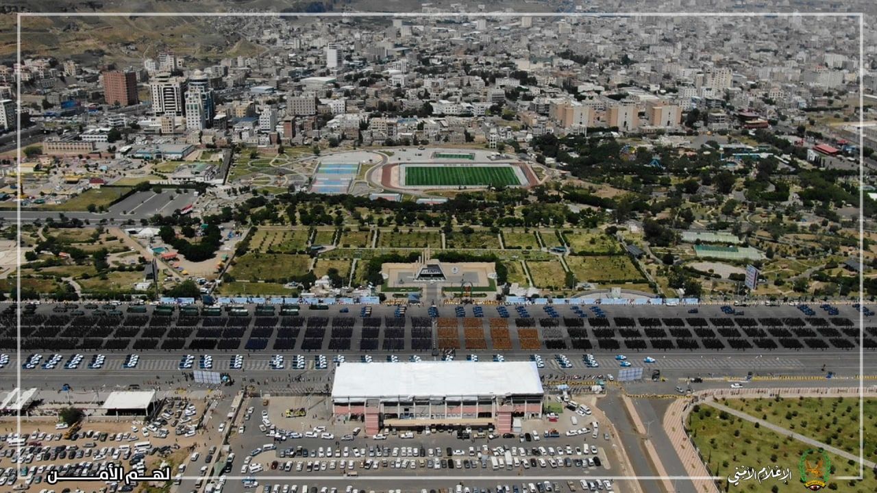 أكثر من 20 ألف عنصر أمني شاركوا في استعراض عسكري لوزارة الداخلية بالعاصمة صنعاء ..