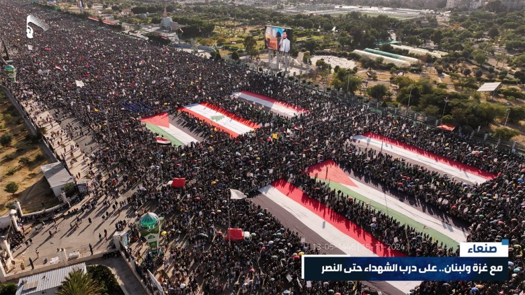 شاهد بالصور .. حشود مليونية تخرج الى ميدان السبعين ترد على قمة العار في عاصمة الترفية في الرياض والطيران يحلق مستهدفا