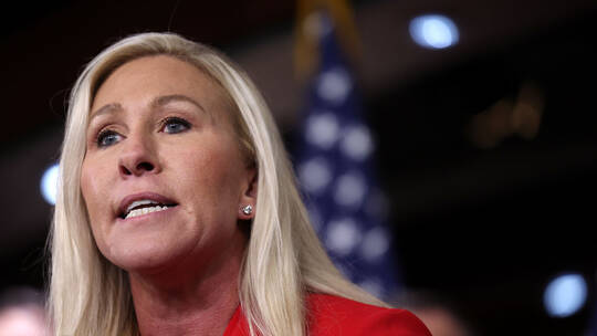 نائبة بمجلس النواب الاميريكي ترد على وزير الخارجية البريطاني بلفظ جنسي غير لائق ووسائل إعلام تصف الرد بأنه لايحمل أي إعتبار أو إحترام