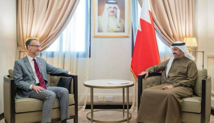 المرتزق طارق عفاش يتواصل مع الأمريكان من أجل هذا الأمر وهذه الدولة الوسيطة التي يتم تواصل الطرفين من خلالها