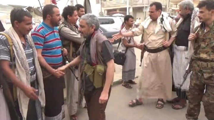 محافظ المحويت يفضح اعلام العدوان ويظهر بجبهة الدريهمي
