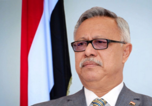 عضو المجلس السياسي الأعلى الدكتور عبدالعزيز بن حبتور يعزي بوفاة علي سالم