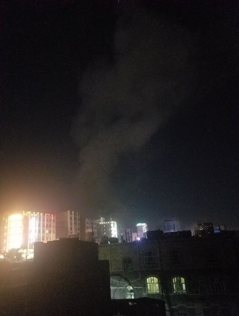 عاجل : طيران العدوان السعودي الاماراتي يستهدف أماكن حساسه وسط العاصمه صنعاء   .. صور + تفاصيل