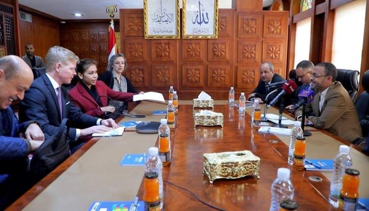 المبعوث الأممي يعبر عن سعادته بما سمعه من افكار بناءه ومستوى التجاوب من قبل اللجنة الاقتصادية العليا بصنعاء حول معالجة الوضع الاقتصادي