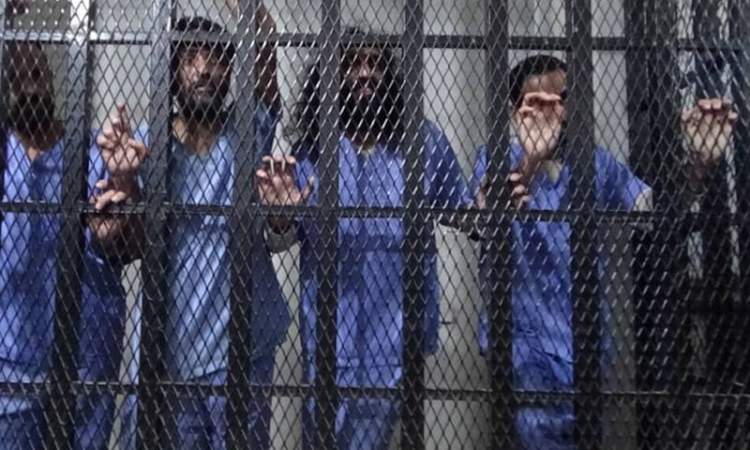 المومري واحمد حجر والمصباحي وعلاو يعضون أنامل الندم مبدين أسفهم على مابدر منهم طالبين العفو والسماح مقابل عدم تكرار ذلك