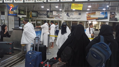 صور تعيد الذكرايات الجميلة من داخل مطار صنعاء الدولي أثناء تدشين أول رحالات مدنية نحو بيت الله الحرام  ..