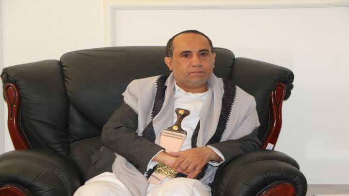 مدير مكتب الرئاسة يؤكد ضرورة توجيه العمل الإنساني في المسار الصحيح