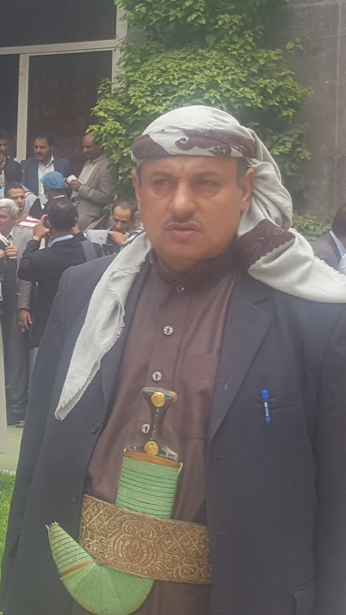 الشيخ القاز يعزي في وفاة الشيخ نبيل بن محسن زايد ...