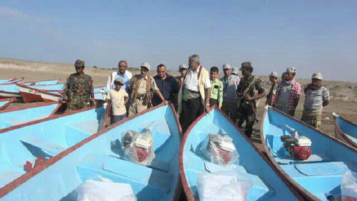 الحديده : توزيع 63 قاربا على الصيادين المتضررين من العدوان