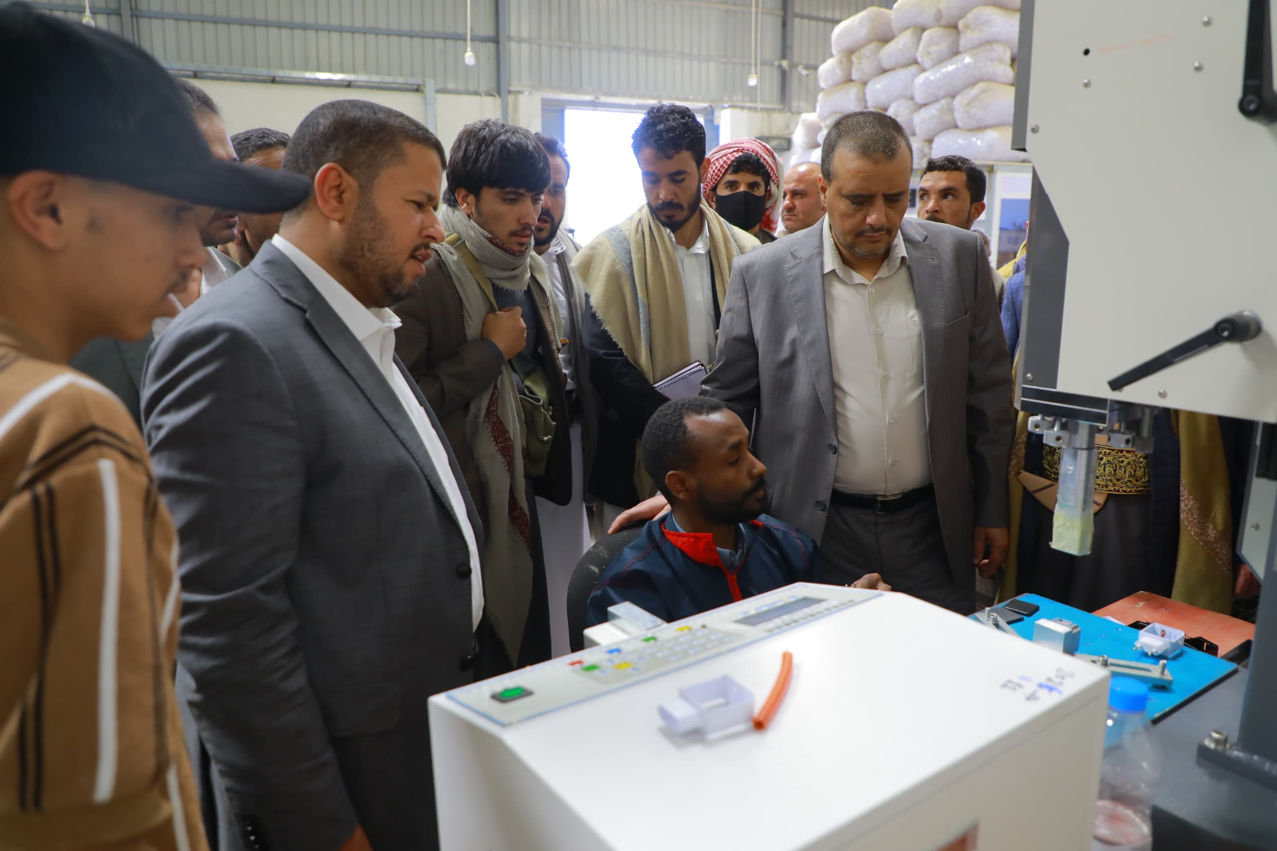 القائم بأعمال وزير الاقتصاد والمدير العام لهيئة المواصفات يزوران مصنع 