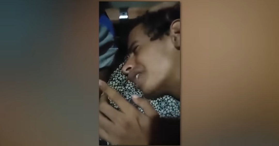 شاهد.. لحظة محاكمة الجن لشاب من شبوة جنوب اليمن بعد قتله لواحد من الجن وكيف كان يدافع الشاب عن نفسه امام المحكمه