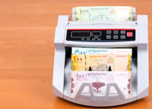 ارتفاع مخيف للدولار والريال السعودي مقابل الريال اليمني في صنعاء وعدن..