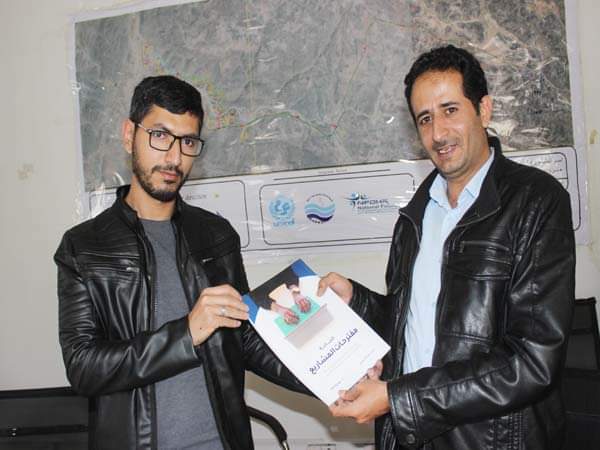 المؤسسة الوطنية NFDHR   تقتني أول نسخة من كتاب ( كتابة مقترحات المشاريع) للمؤلف الدكتور عادل عبدالله صلاح