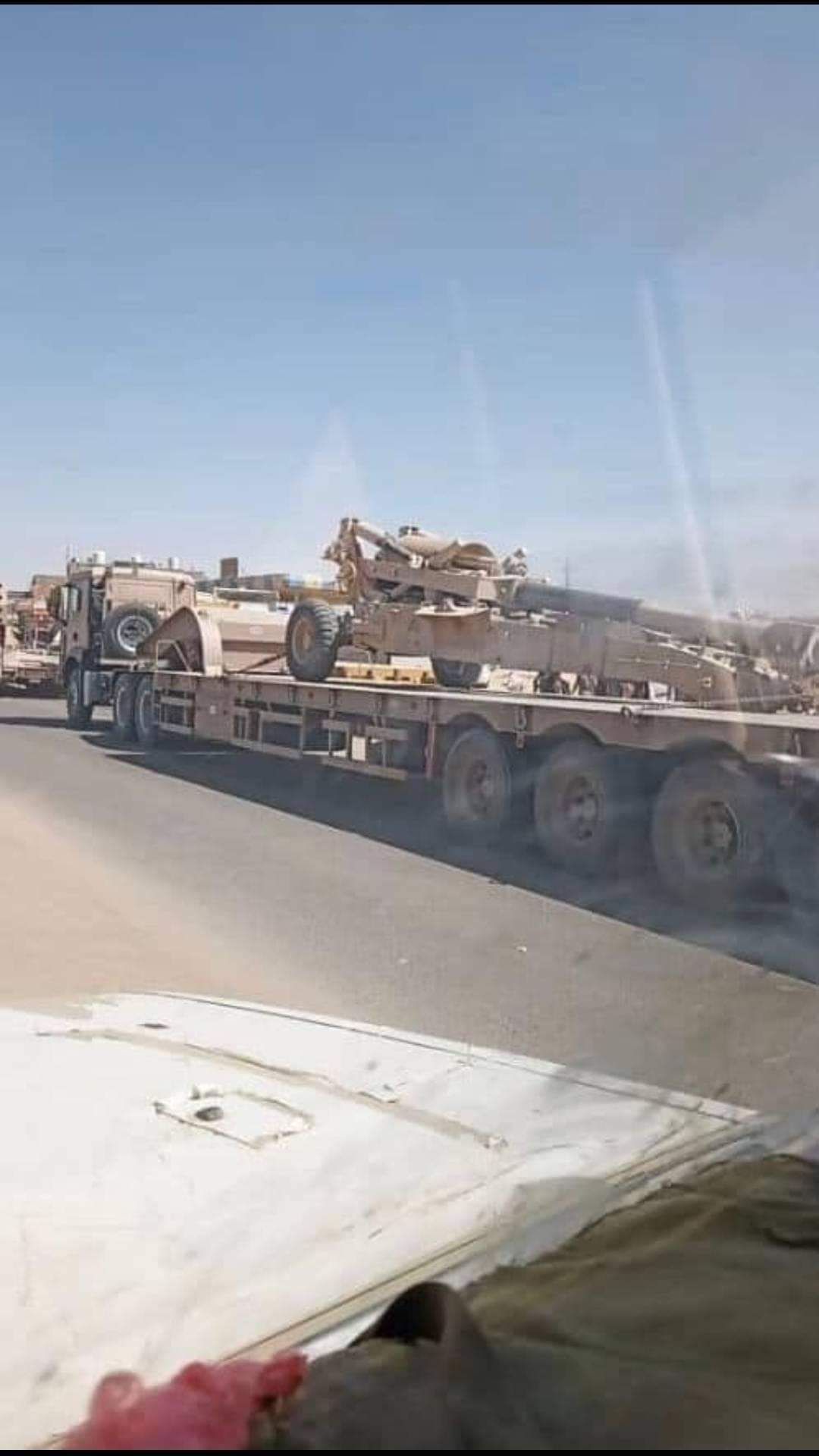 مارب : قوات مايسمى بالتحالف تبدأ بسحب أسلحتها من معسكر صحن الجن بعد اقتراب قوات صنعاء منها ( صور )