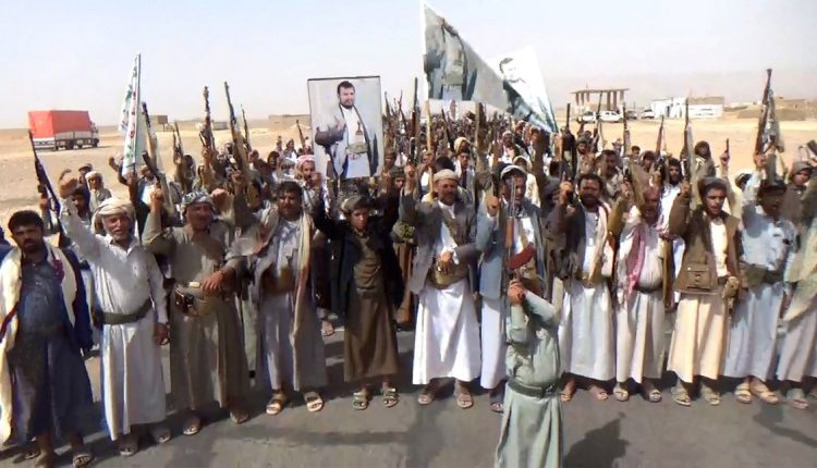 مشهد نضالي جسد الموقف الشعبي حدث في محافظة مأرب قبل ساعات قليلة من الآن