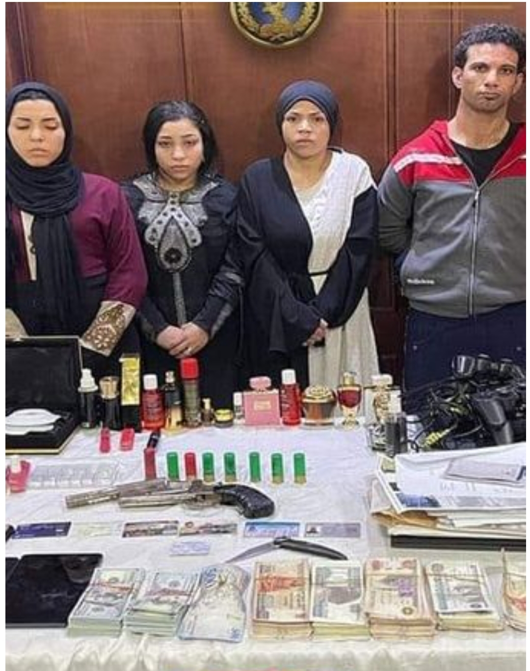 شاهد بالصورة .. هؤلاء من قاموا بقتل القائد العسكري في وزارة الدفاع الموالية للعدوان اللواء حسن الجلال العبيدي من بينهم نساء يقمن بالترويج  للمخدرات والدعاره في القاهرة
